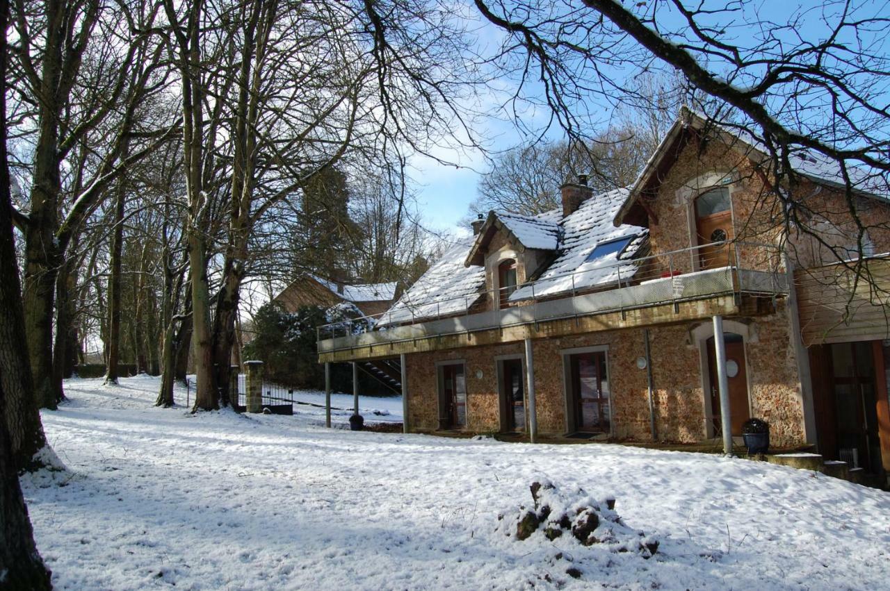 Gite Dans Un Domaine Historique Chevreuse Exterior photo