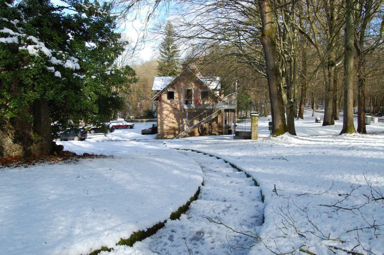 Gite Dans Un Domaine Historique Chevreuse Exterior photo