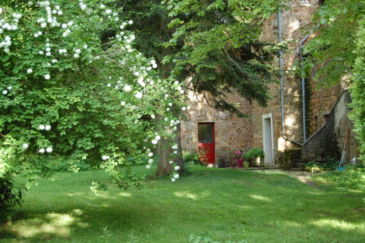 Gite Dans Un Domaine Historique Chevreuse Exterior photo